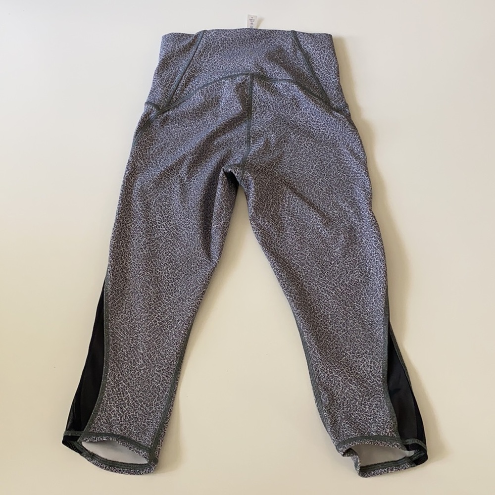 Lululemon Train Times Crop size 4 - Picture 10 of 15